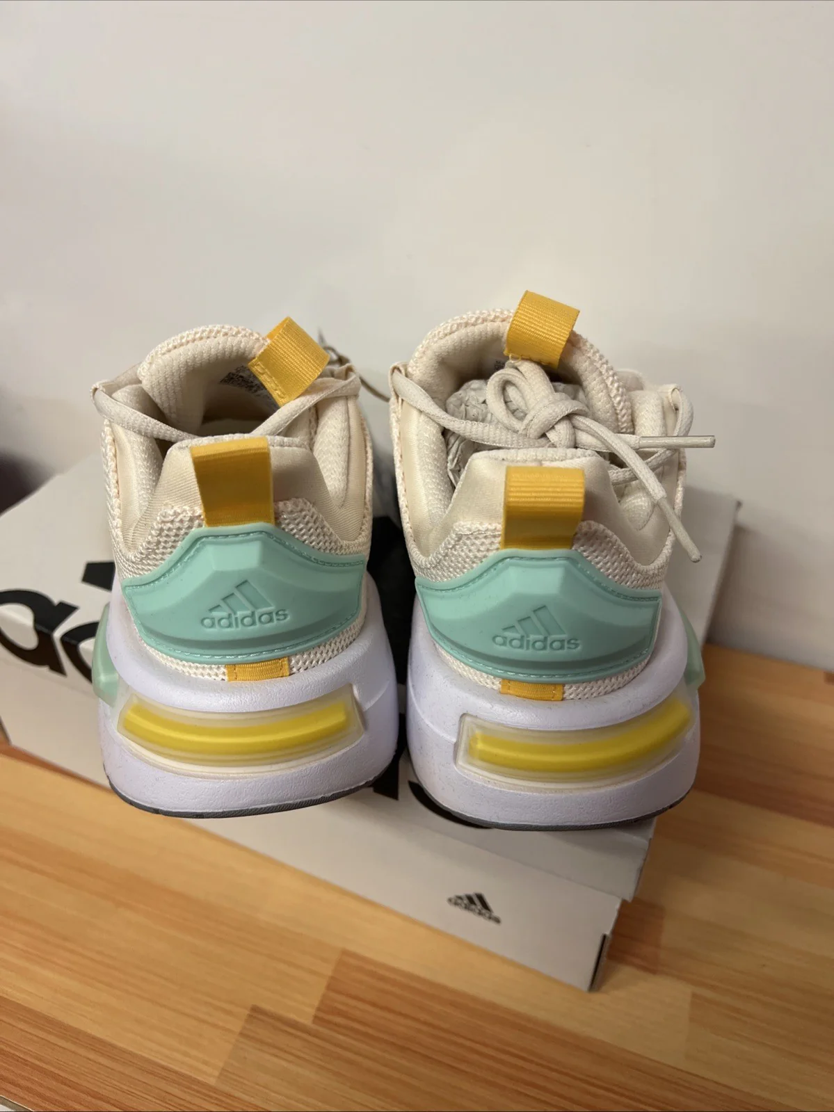 Adidas Racer TR23 Womens Mesh Athletic Shoes Sneakers, Cream Yellow Mint Size 5 - Image 4